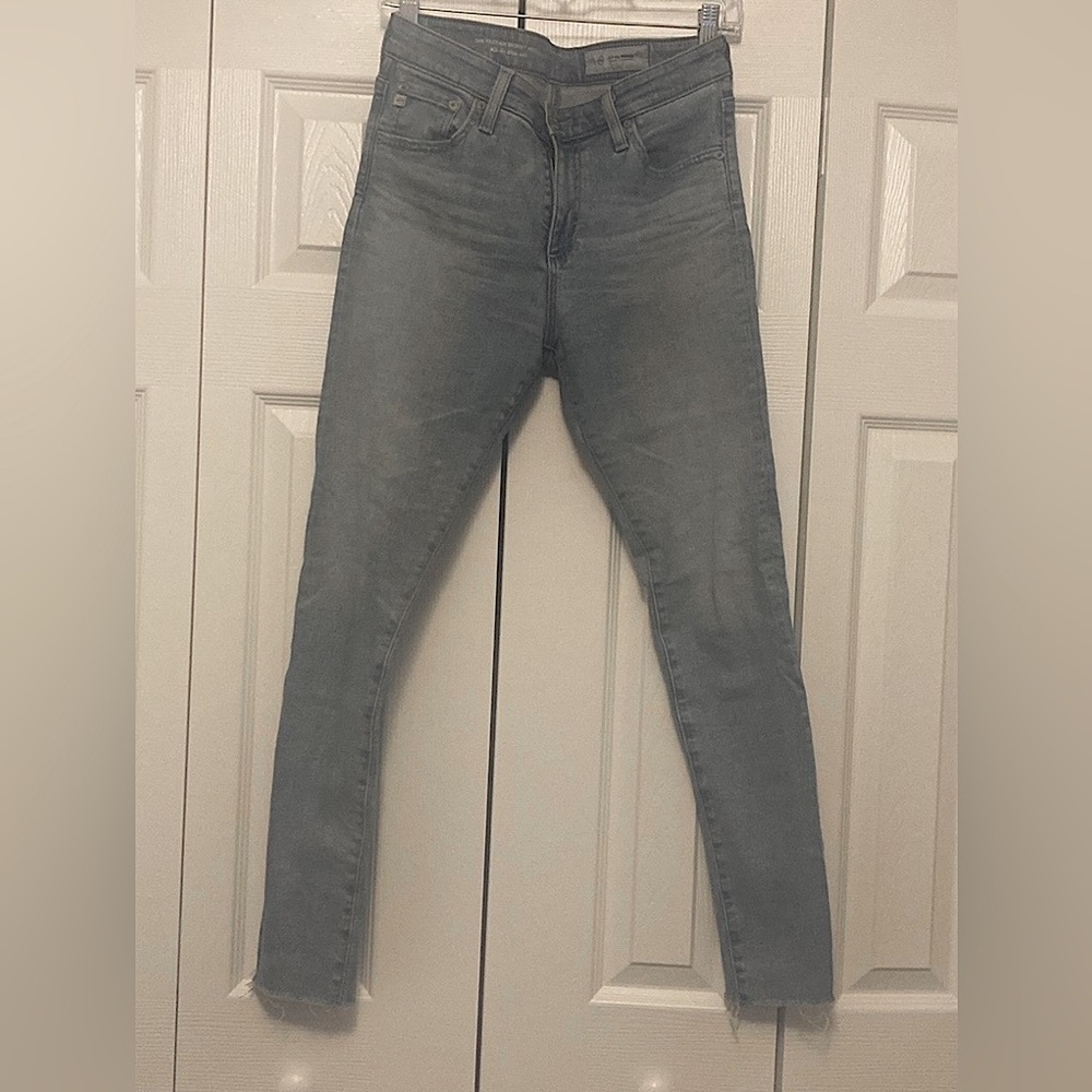 SOLD!
AG Jeans - The Farrah Skinny (28)